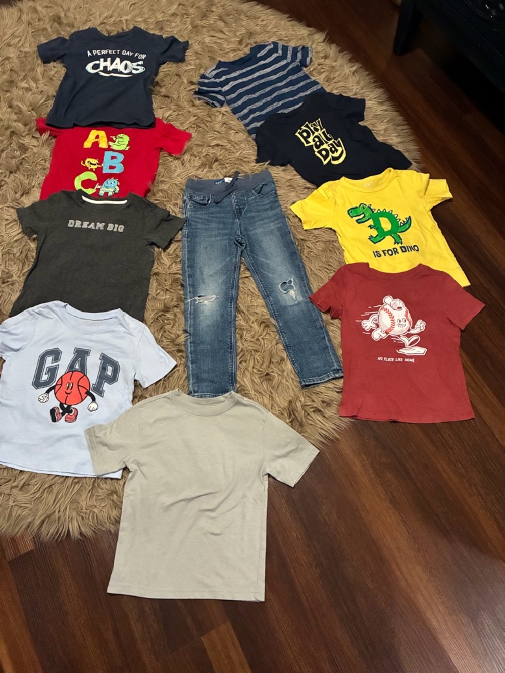 Boys toddler lot Old Navy distressed skinny jeans 9 T-shirts Gap 4T 5T
